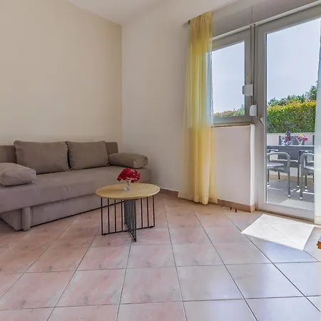 아파트 Rok 2 By Interhome 풀라